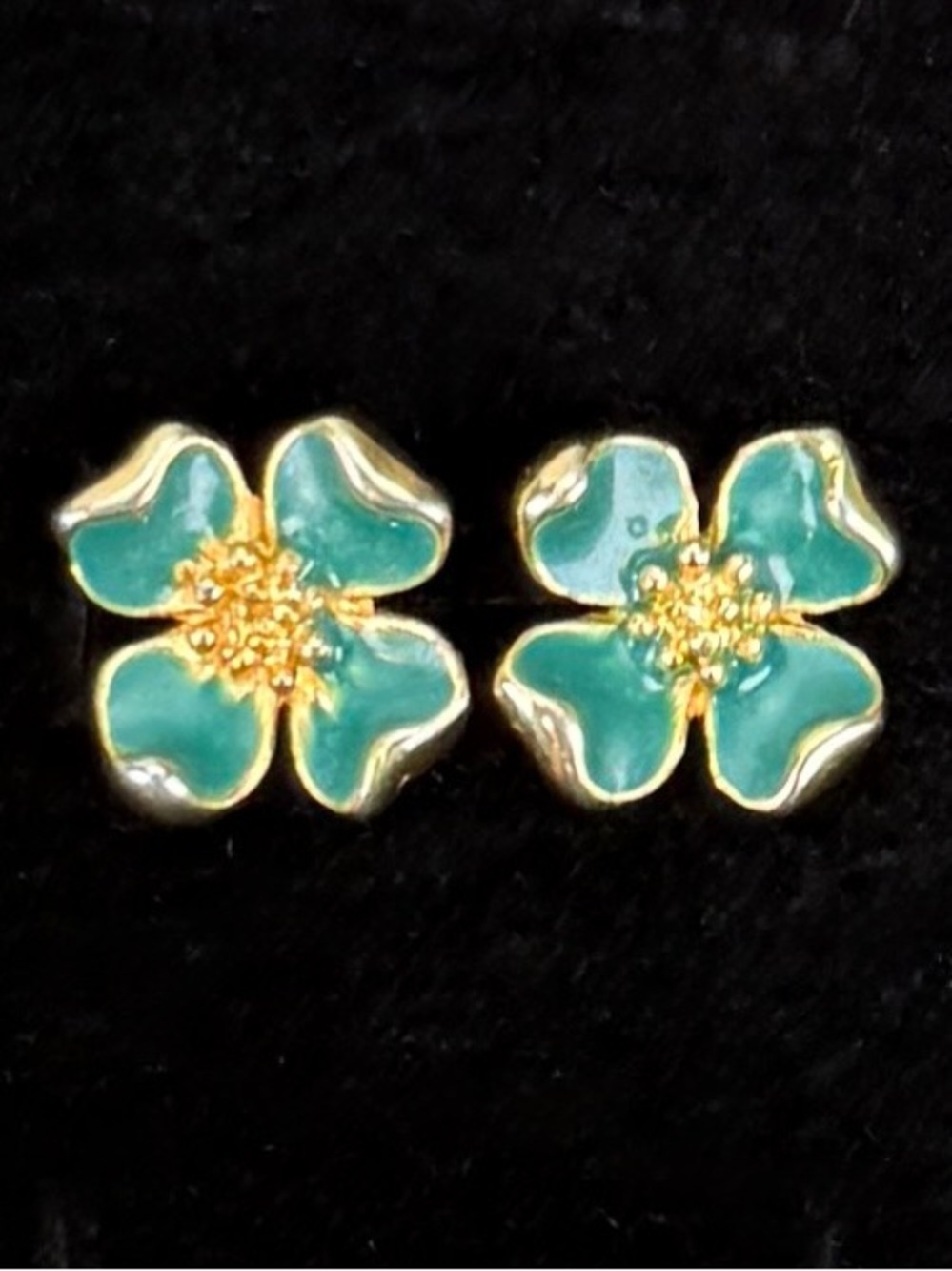 Vintage, goldtone green enamel, festive Irish four leaf clover pierced earrings